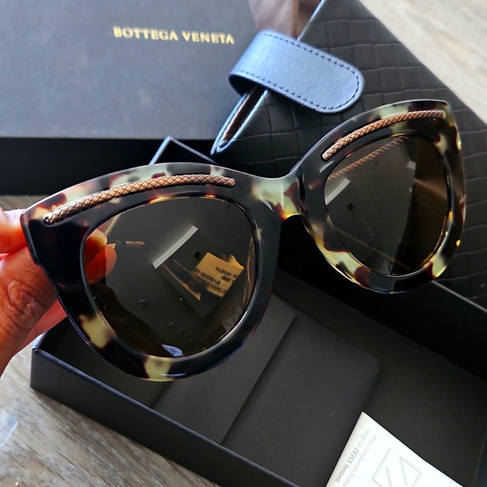 Bottega Veneta Cat-Eye Sunglasses BV0030S